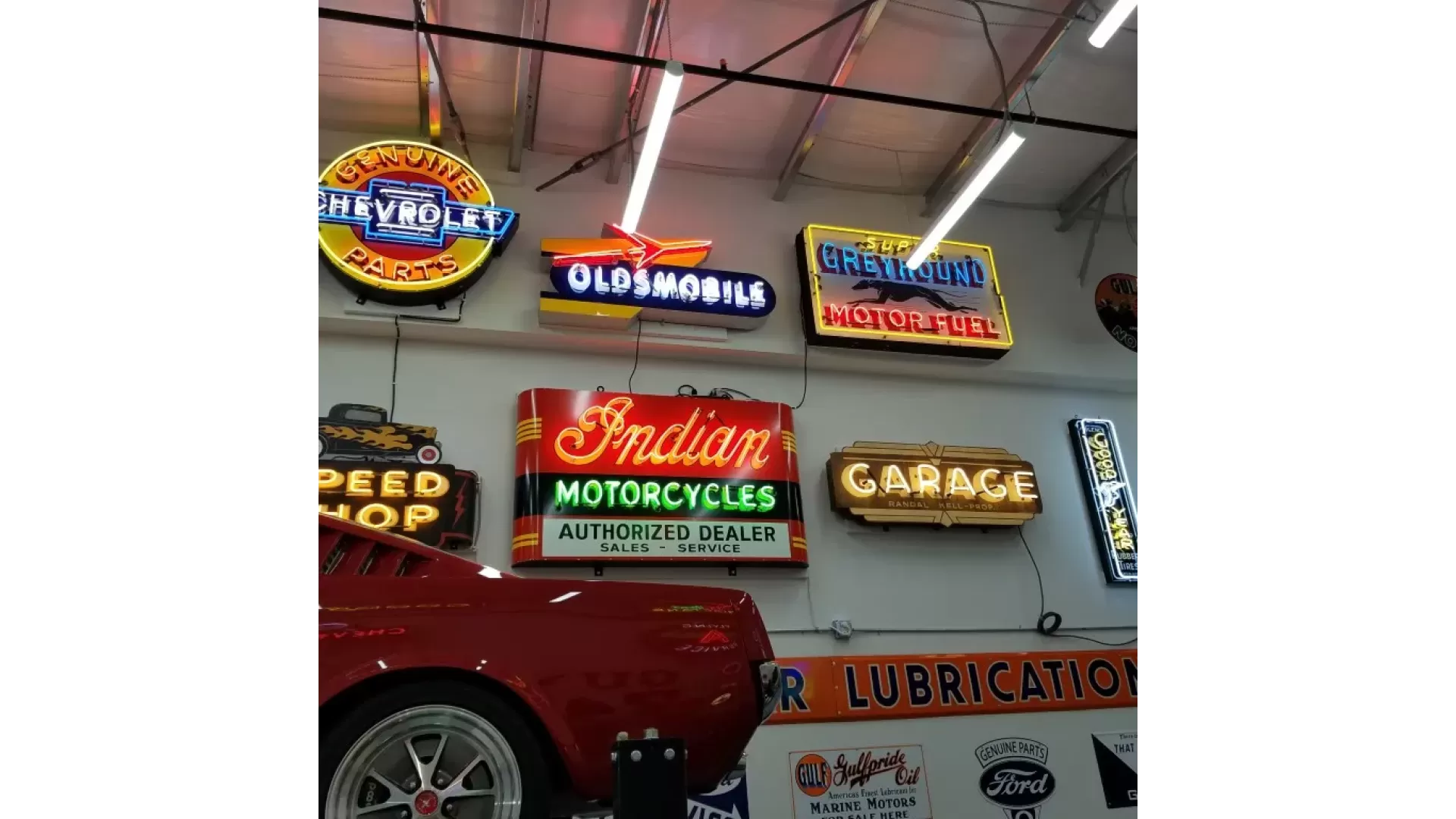 Neon Porcelain Sign Construction: Mounting, Can Wall Finishes & Double‑Sided Builds