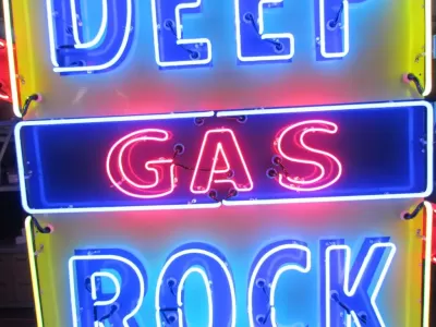 New Deep Rock GAS Flashing Porcelain Neon 9 FT W x 6 1/2 FT H 