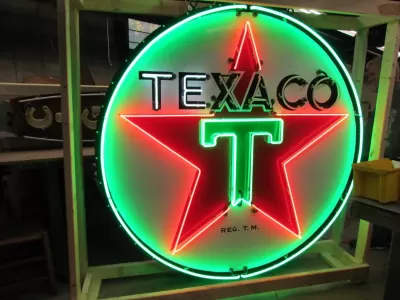 Original Texaco Porcelain Sign with Animated Neon 72 Diameter