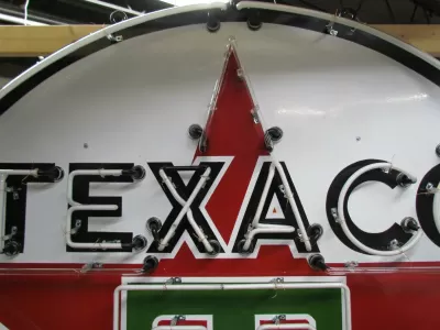 Original Texaco Porcelain Sign with Animated Neon 72 Diameter